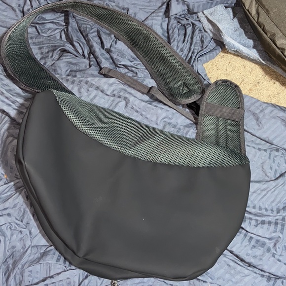 Nwot Pet Sling Carrier Small Dogs/Cats Adjustable Strap Mesh Hand Free - Picture 3 of 7